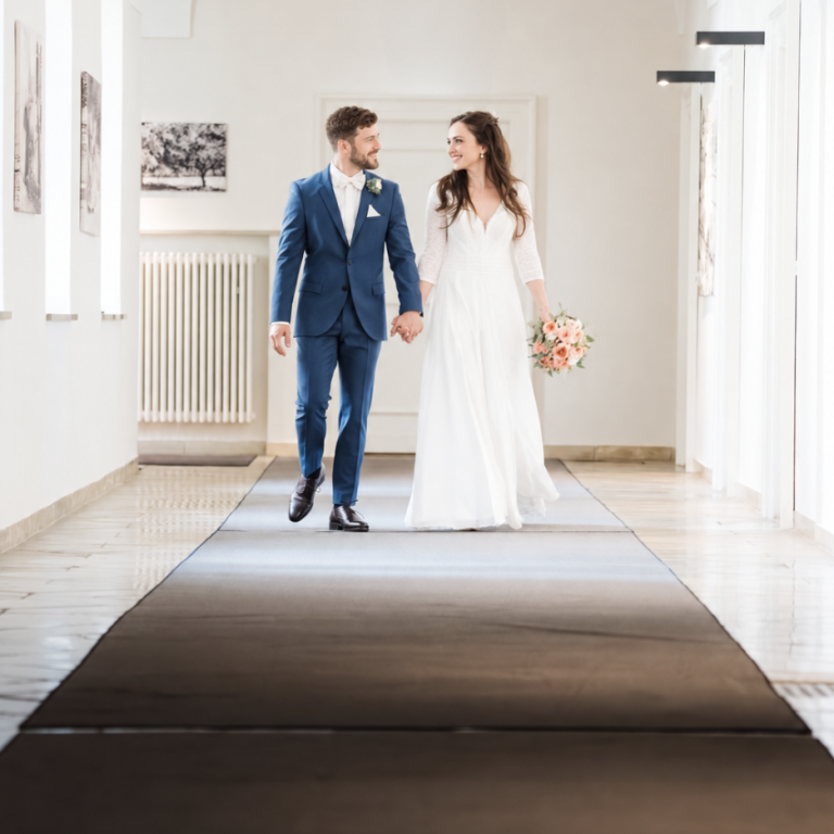 Brautpaar während der standesamtlichen Trauung